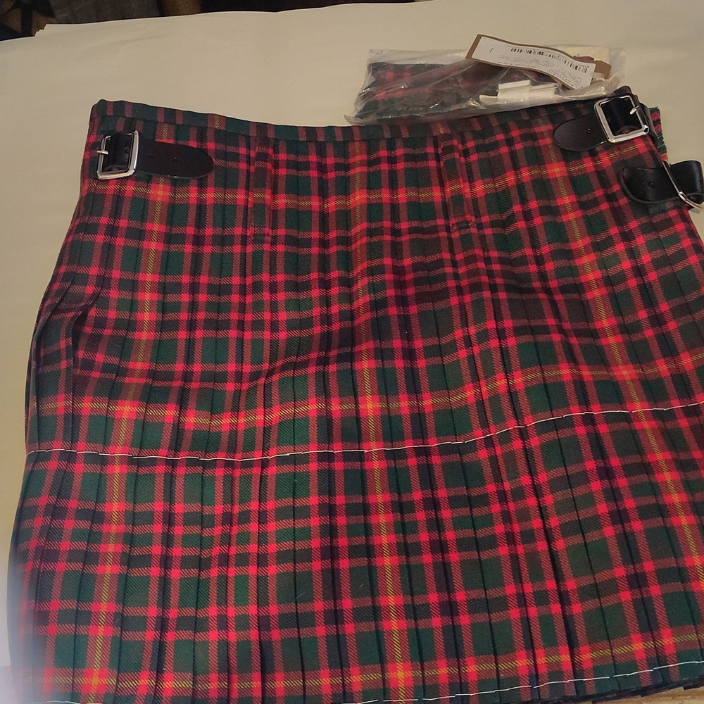 NWT The Balmoral Kilt, Traditional 8 Yard Kilt. - Picture 4 of 7